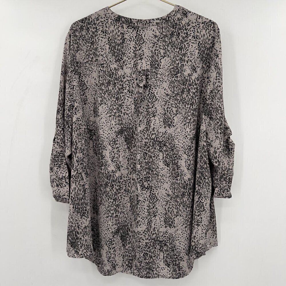 Torrid Harper Plus Women's Animal Print Tab Sleeve Gray/Black /Cream Top Size 4 - Picture 2 of 10
